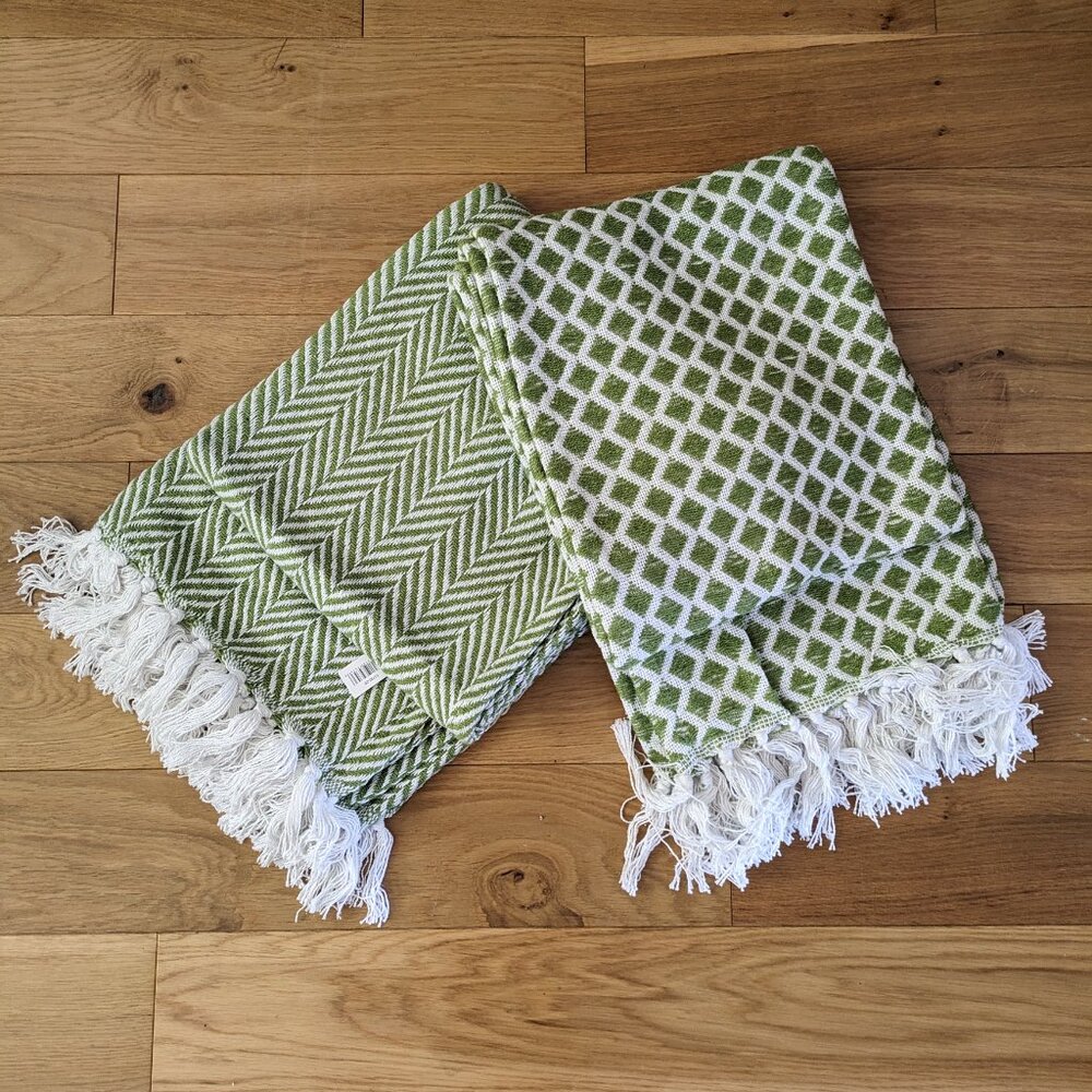 🌸 Two's Company Countryside Green Large Throw Blankets NWT